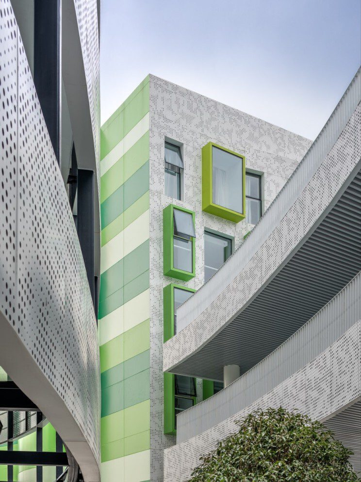 鏤空洞洞板金屬護墻板建筑外墻裝修設(shè)計