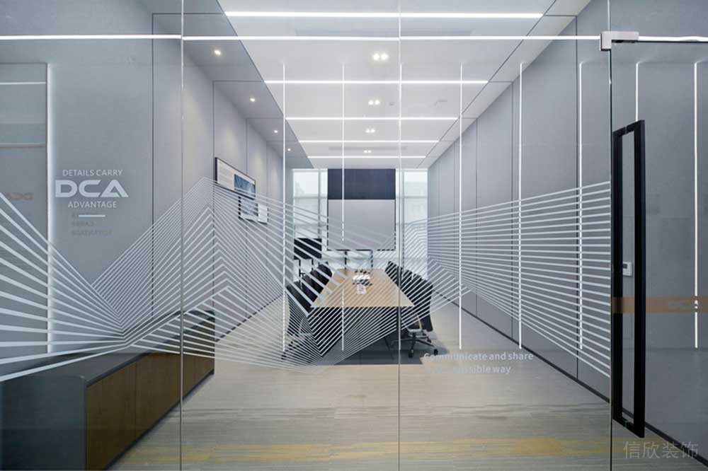 南山區(qū)訊美科技廣場現代風格辦公室裝修玻璃隔斷