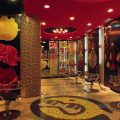理發(fā)店裝修輕奢風(fēng)現(xiàn)代紅色天花吊頂瓷磚設(shè)計地板裝修
