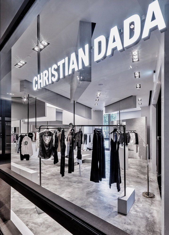 深圳市寶安區(qū)西鄉(xiāng)巨星御用品牌 Christian Dada 臺(tái)灣首間旗艦店服裝展架裝修設(shè)計(jì)效果圖 