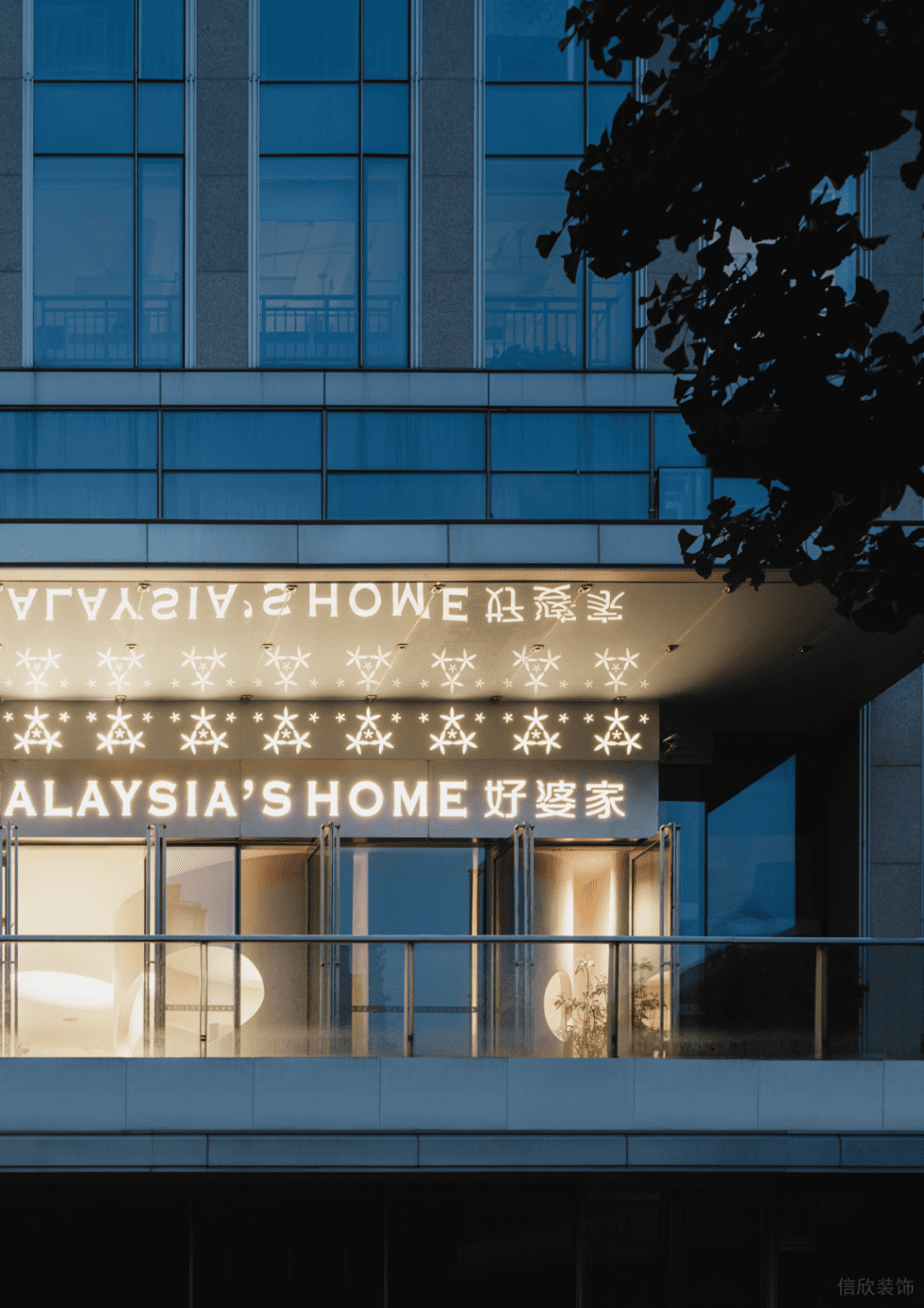 深圳市福田區(qū)八卦嶺現(xiàn)代風零售空間裝修設(shè)計-正立面二