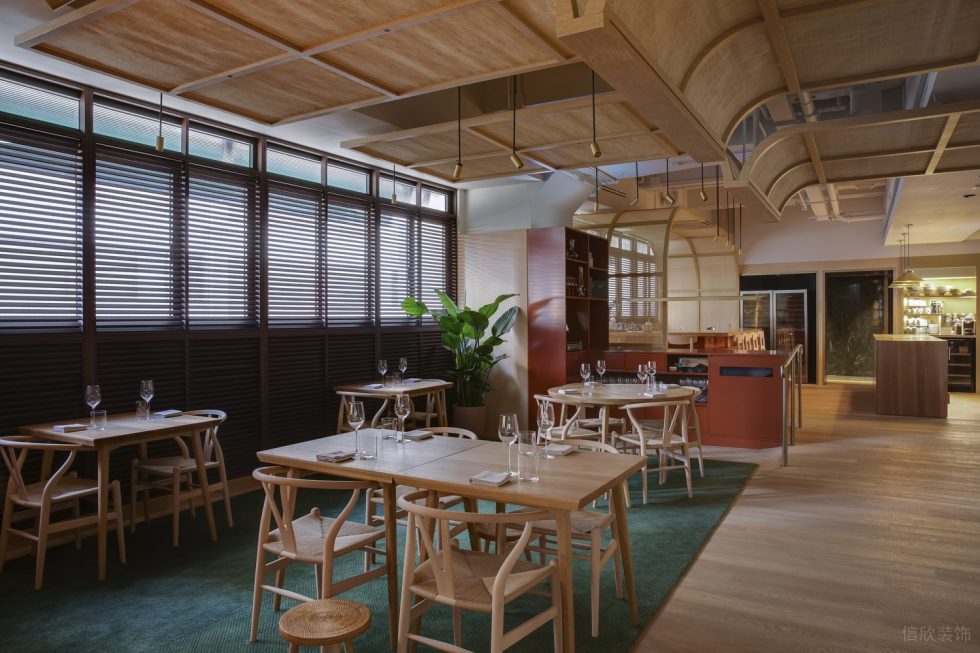 木質(zhì)歐式餐廳開放式用餐區(qū)裝修設計