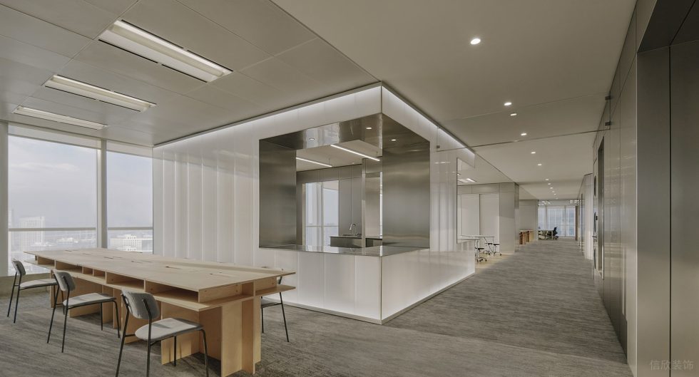 銀灰色現(xiàn)代簡約風辦公室裝修設計銀白色茶水間