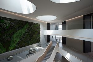 黑白灰時尚極簡風辦公室裝修設計淺色調(diào)中空樓梯廳效果圖