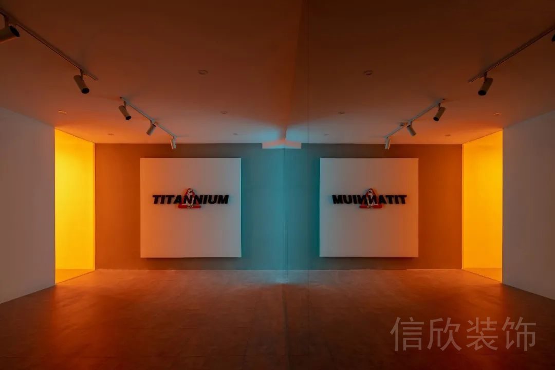 暖色調(diào)射燈鏡面玻璃墻壁健身房裝修設計圖